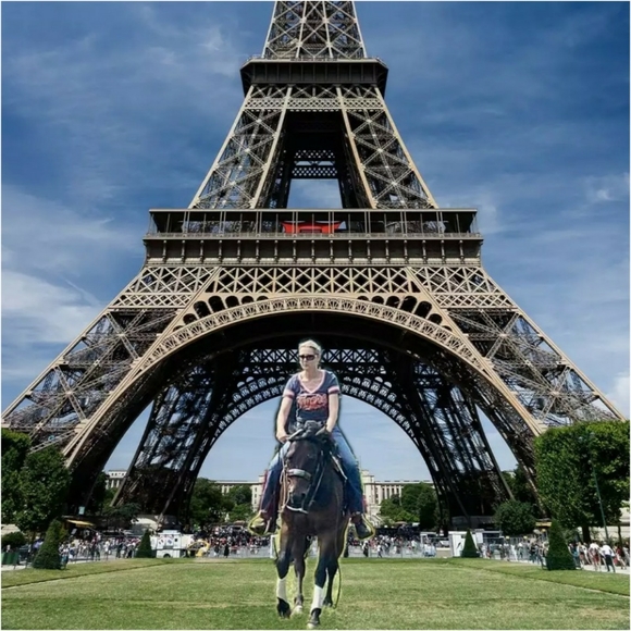 Meet your Posher, Carol - Picture 1 of 2